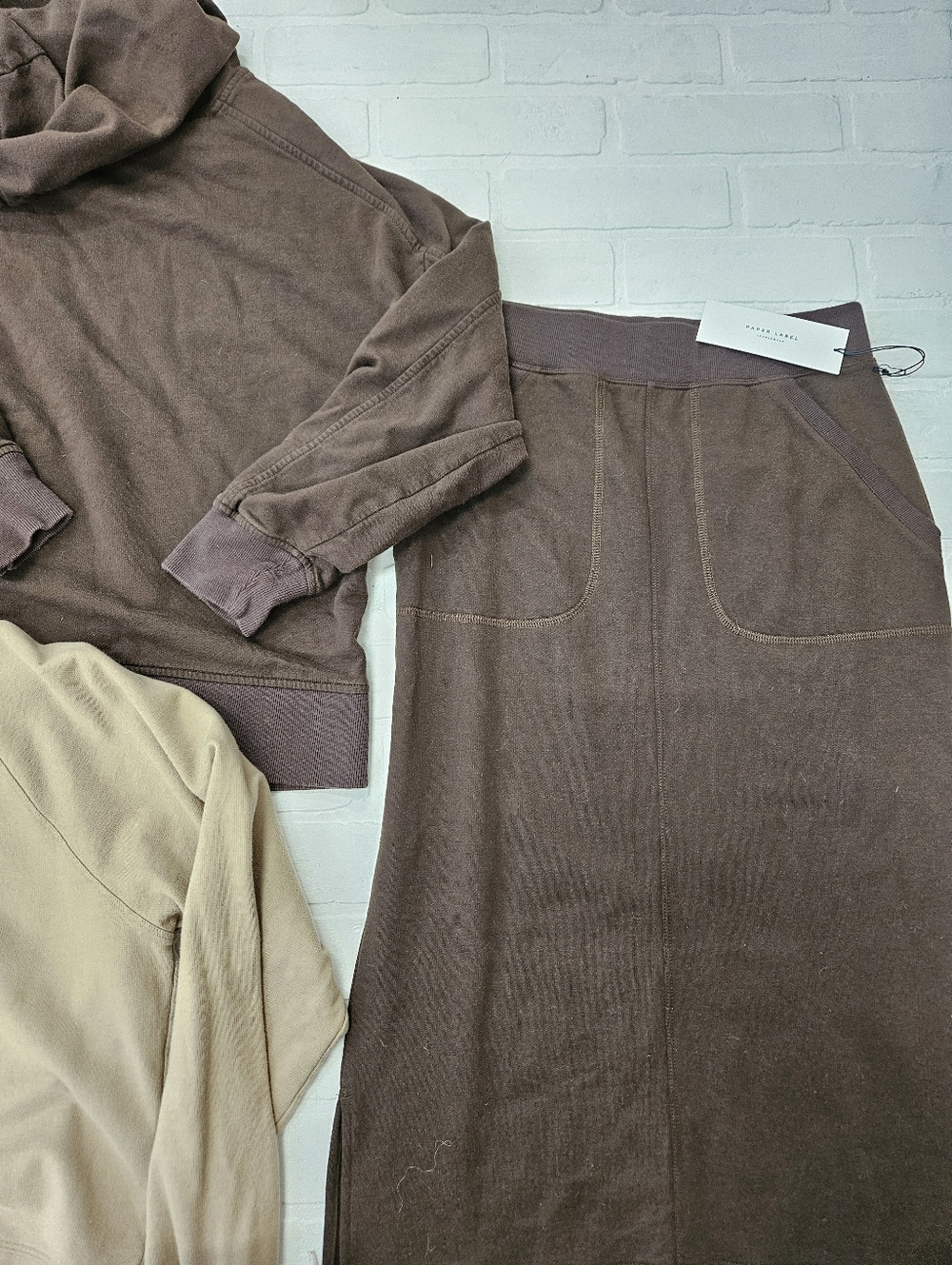 Set Of Two Sweatshirts And Skirt - Picture 7 of 14